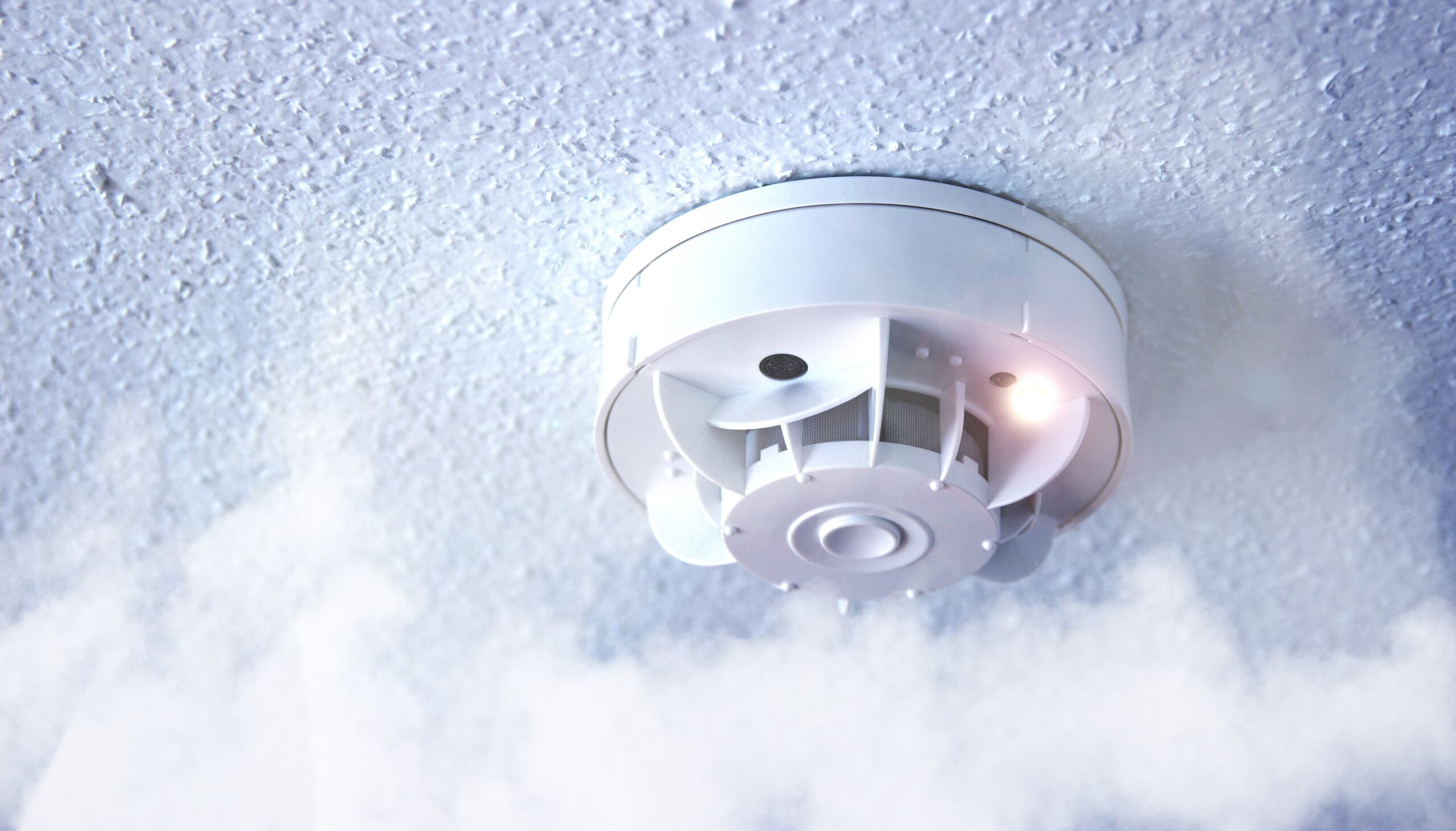 10 Essential Features Your Fire Alarm System Needs During a Heat Wave in Gujarat